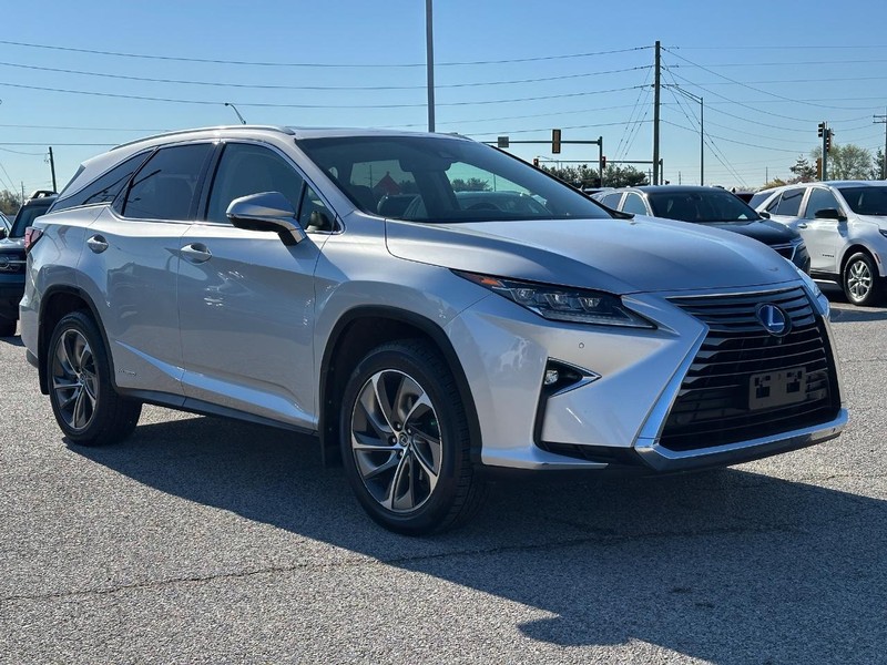 Lexus RX Vehicle Full-screen Gallery Image 8