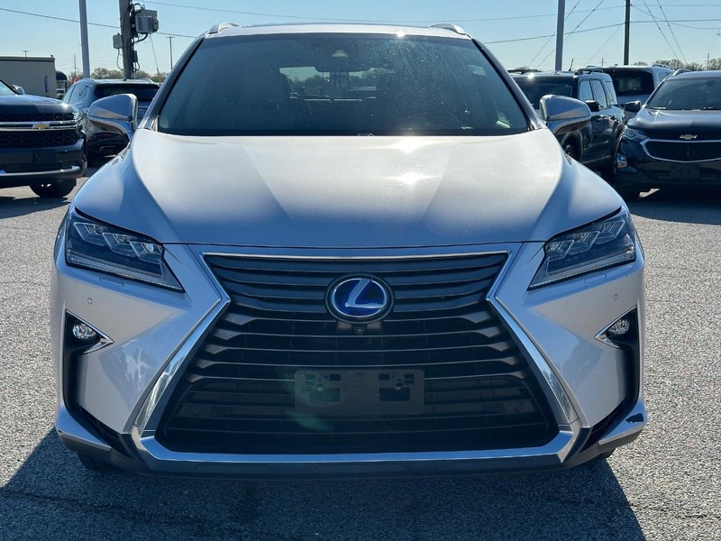 Lexus RX Vehicle Full-screen Gallery Image 9