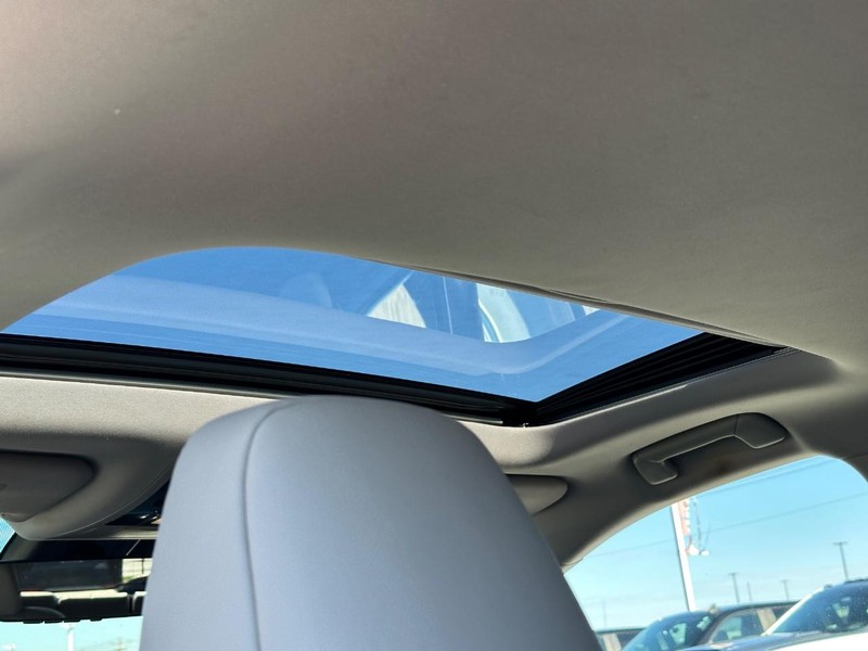 Lexus RX Vehicle Full-screen Gallery Image 12