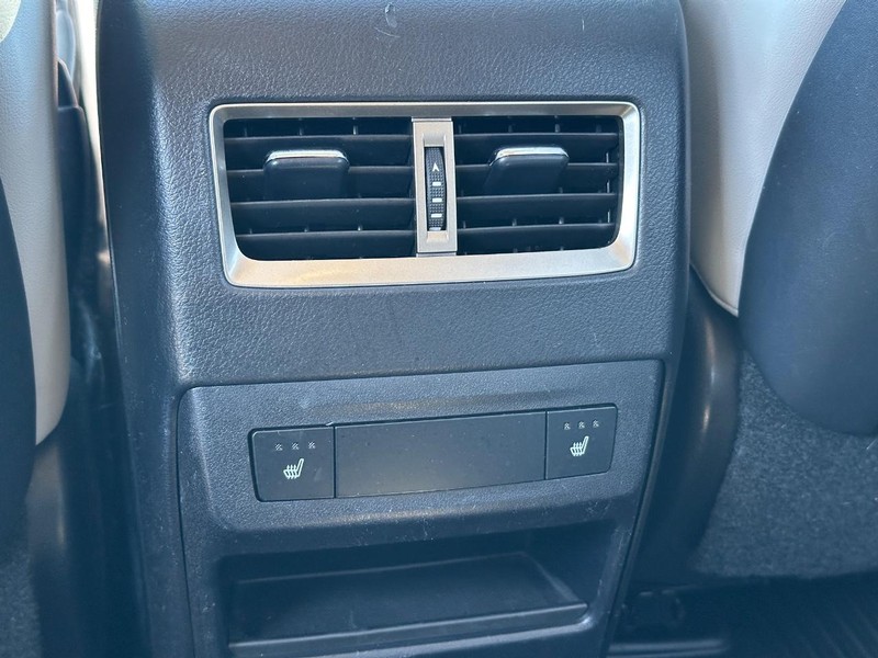 Lexus RX Vehicle Full-screen Gallery Image 13