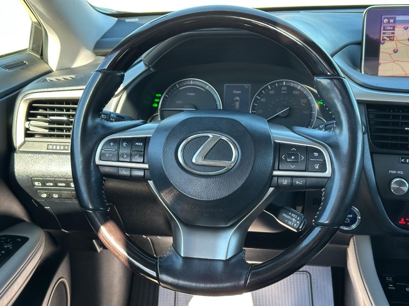 Lexus RX Vehicle Full-screen Gallery Image 15