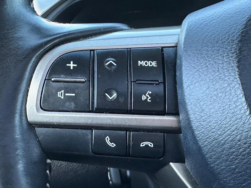 Lexus RX Vehicle Full-screen Gallery Image 16