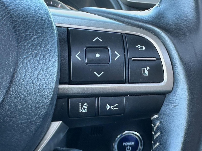 Lexus RX Vehicle Full-screen Gallery Image 17