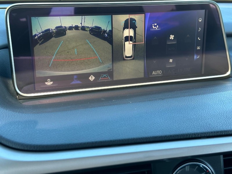 Lexus RX Vehicle Full-screen Gallery Image 19