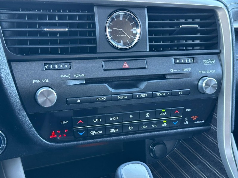 Lexus RX Vehicle Full-screen Gallery Image 20