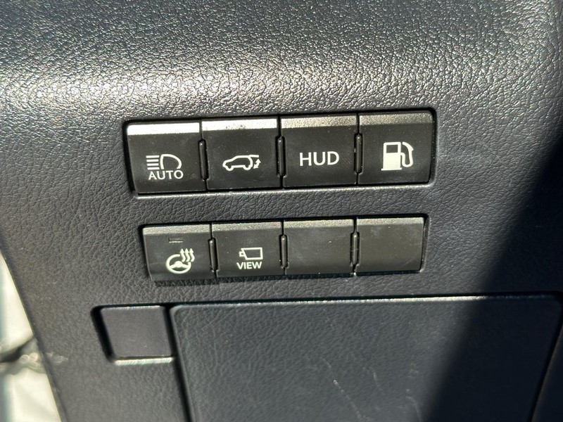 Lexus RX Vehicle Full-screen Gallery Image 27