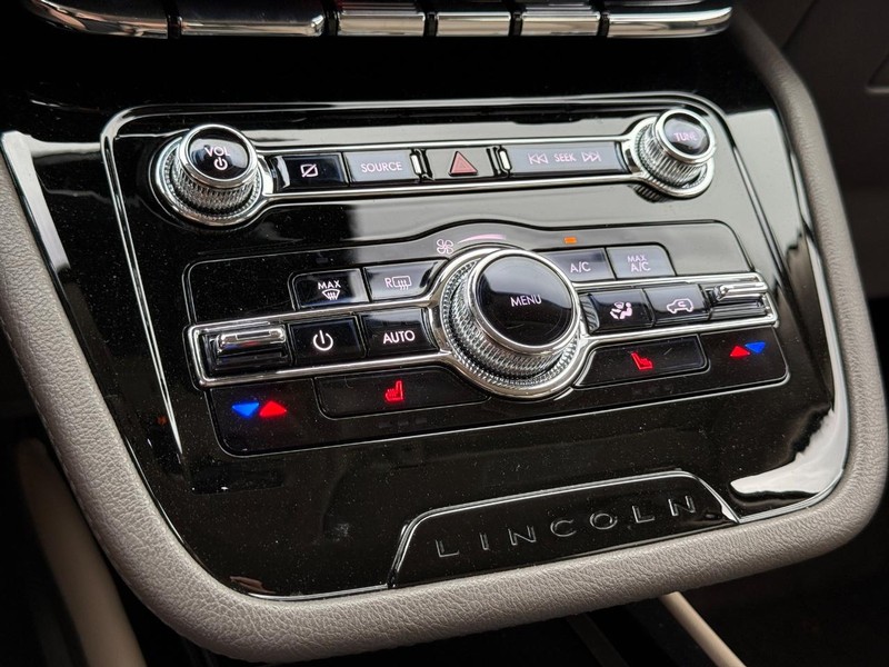 Lincoln Corsair Vehicle Full-screen Gallery Image 19