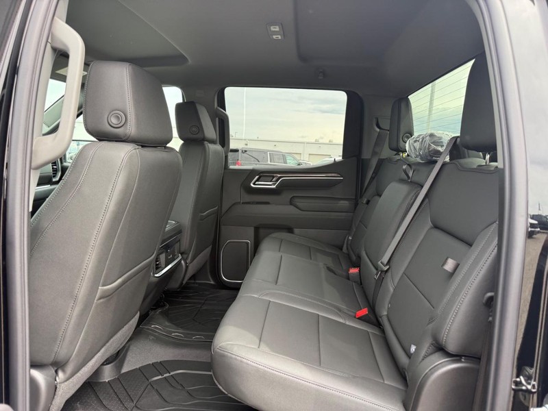 Chevrolet Silverado 1500 Vehicle Full-screen Gallery Image 5