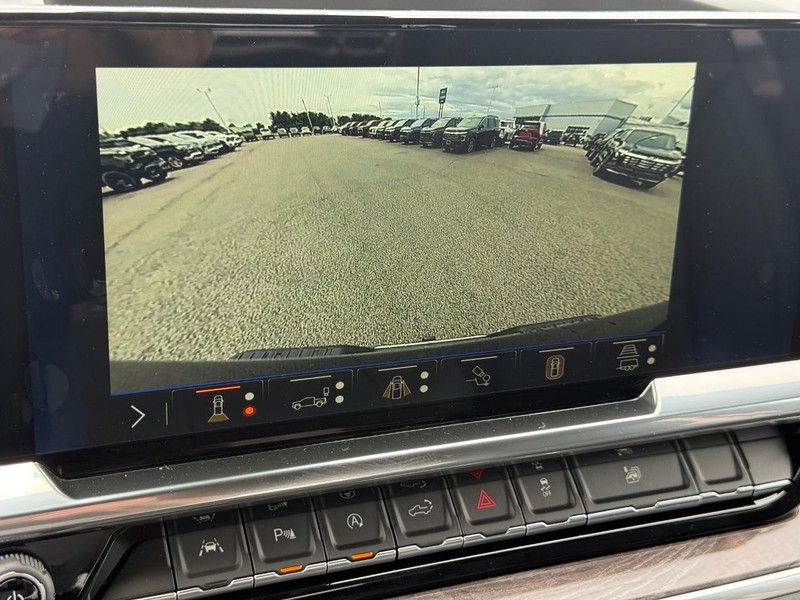 Chevrolet Silverado 1500 Vehicle Full-screen Gallery Image 11