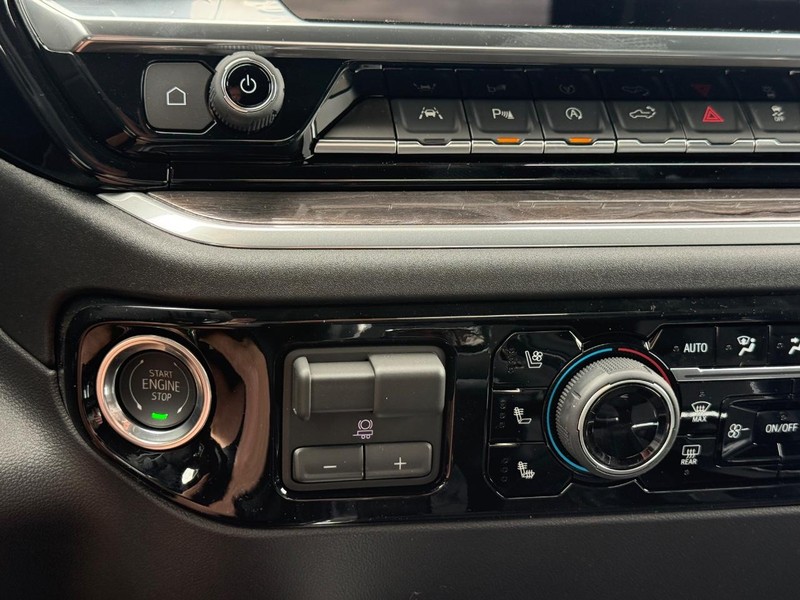 Chevrolet Silverado 1500 Vehicle Full-screen Gallery Image 12