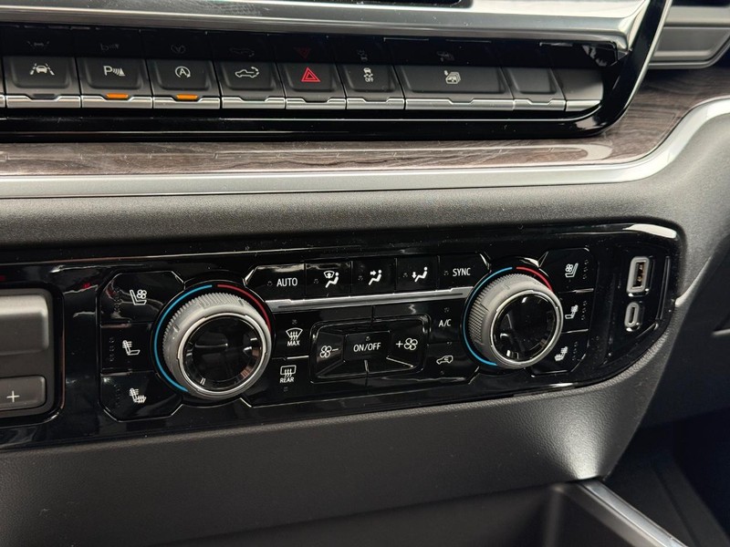Chevrolet Silverado 1500 Vehicle Full-screen Gallery Image 13