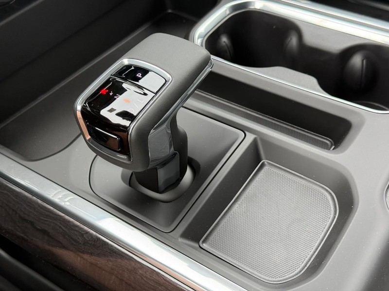 Chevrolet Silverado 1500 Vehicle Full-screen Gallery Image 14