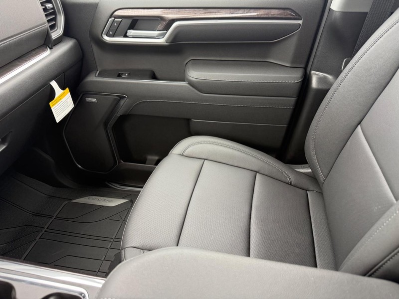 Chevrolet Silverado 1500 Vehicle Full-screen Gallery Image 15