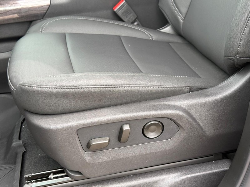 Chevrolet Silverado 1500 Vehicle Full-screen Gallery Image 18
