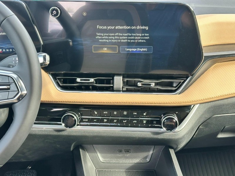Chevrolet Equinox Vehicle Full-screen Gallery Image 7