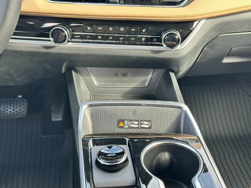 Chevrolet Equinox Vehicle Full-screen Gallery Image 8