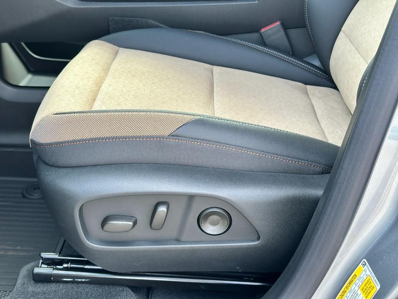 Chevrolet Equinox Vehicle Full-screen Gallery Image 10