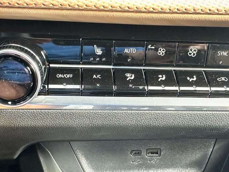 Chevrolet Equinox Vehicle Full-screen Gallery Image 13