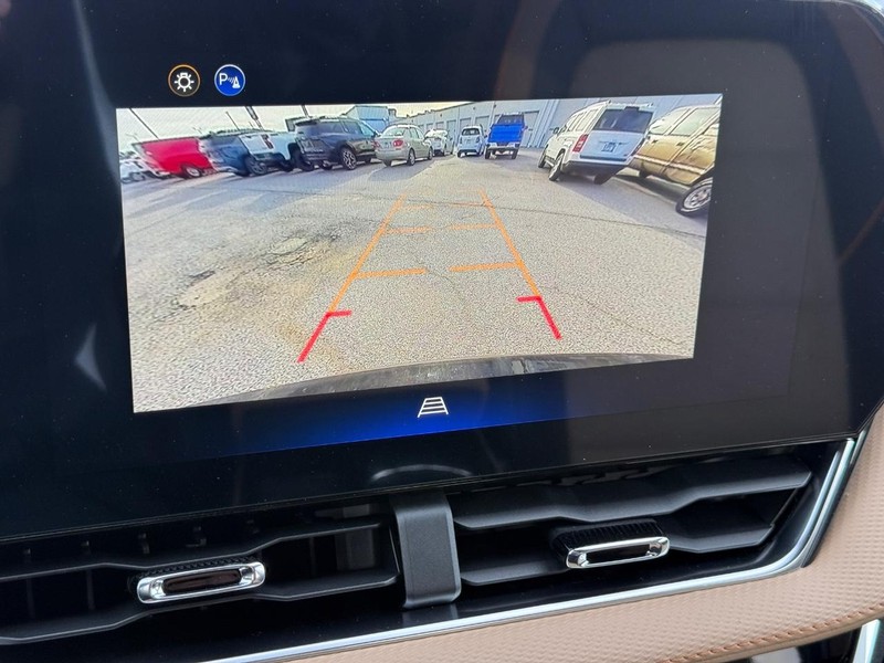 Chevrolet Equinox Vehicle Full-screen Gallery Image 12
