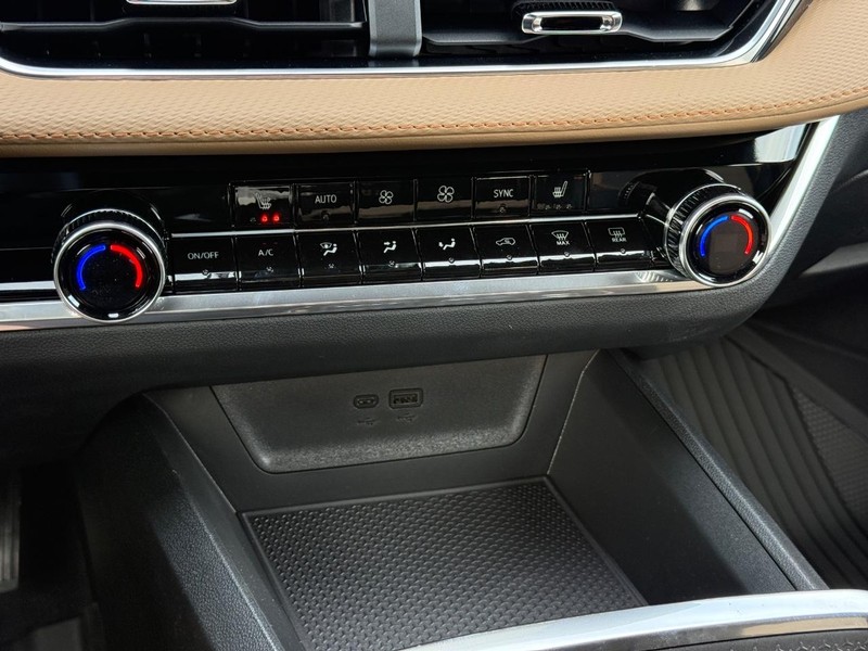 Chevrolet Equinox Vehicle Full-screen Gallery Image 13