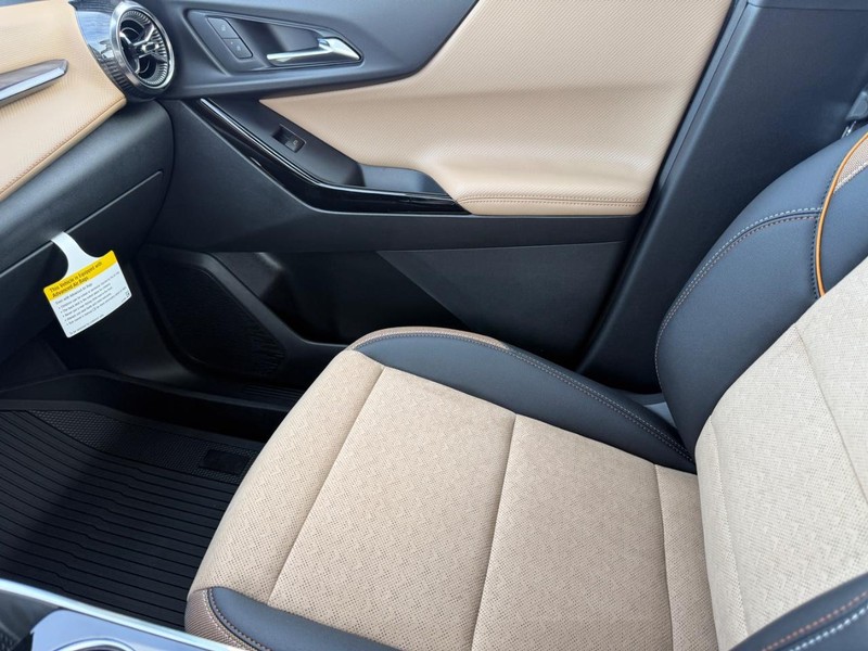 Chevrolet Equinox Vehicle Full-screen Gallery Image 15