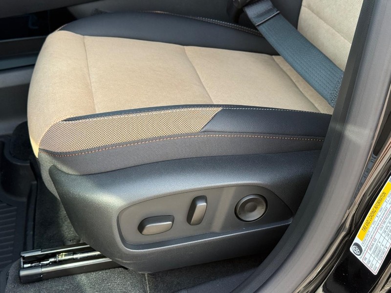 Chevrolet Equinox Vehicle Full-screen Gallery Image 17