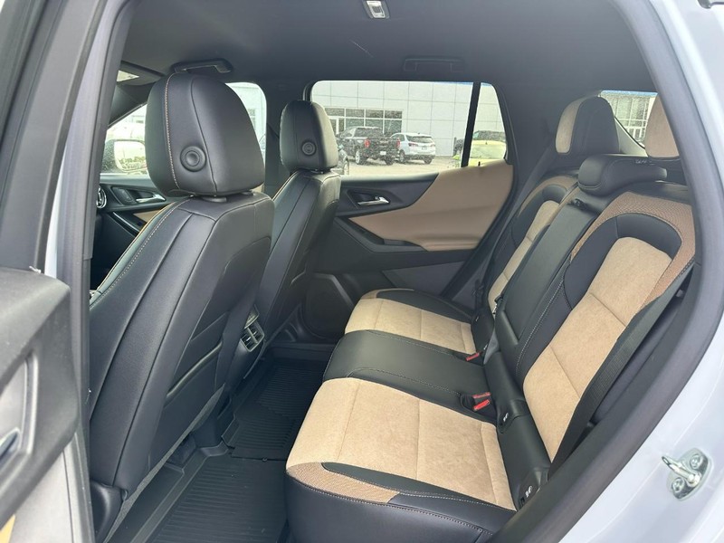 Chevrolet Equinox Vehicle Full-screen Gallery Image 4