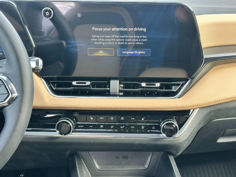 Chevrolet Equinox Vehicle Full-screen Gallery Image 7