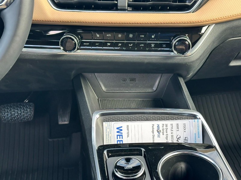 Chevrolet Equinox Vehicle Full-screen Gallery Image 8