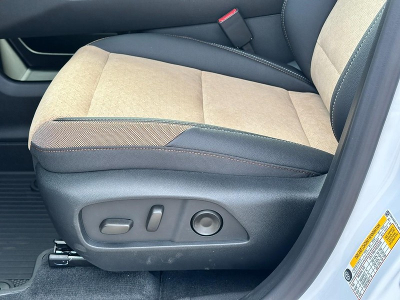 Chevrolet Equinox Vehicle Full-screen Gallery Image 10