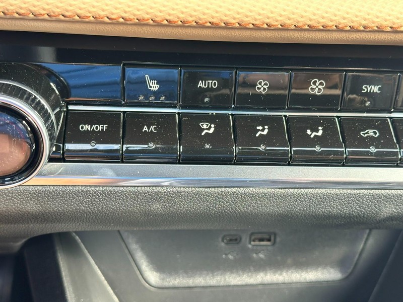 Chevrolet Equinox Vehicle Full-screen Gallery Image 13