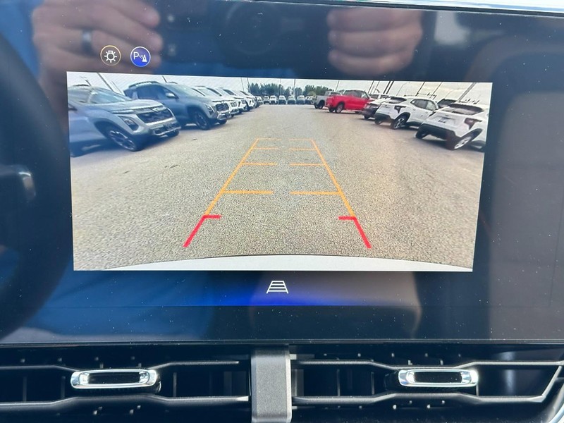 Chevrolet Equinox Vehicle Full-screen Gallery Image 14