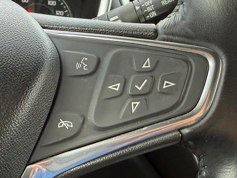 Chevrolet Equinox Vehicle Full-screen Gallery Image 14