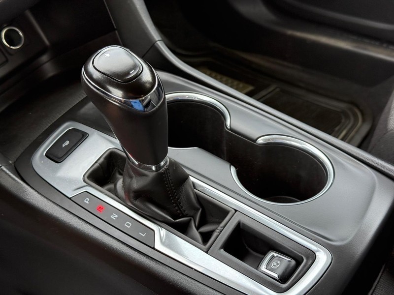 Chevrolet Equinox Vehicle Full-screen Gallery Image 19