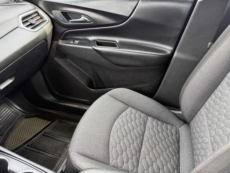 Chevrolet Equinox Vehicle Full-screen Gallery Image 20