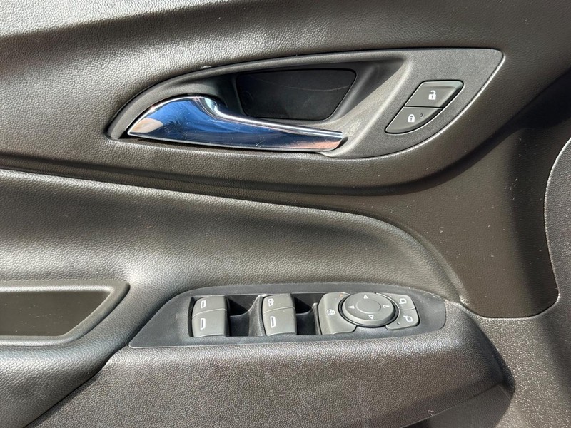 Chevrolet Equinox Vehicle Full-screen Gallery Image 22