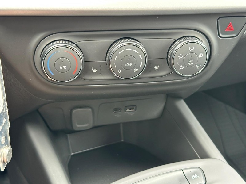 Chevrolet Trax Vehicle Full-screen Gallery Image 12