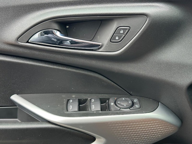Chevrolet Trax Vehicle Full-screen Gallery Image 15
