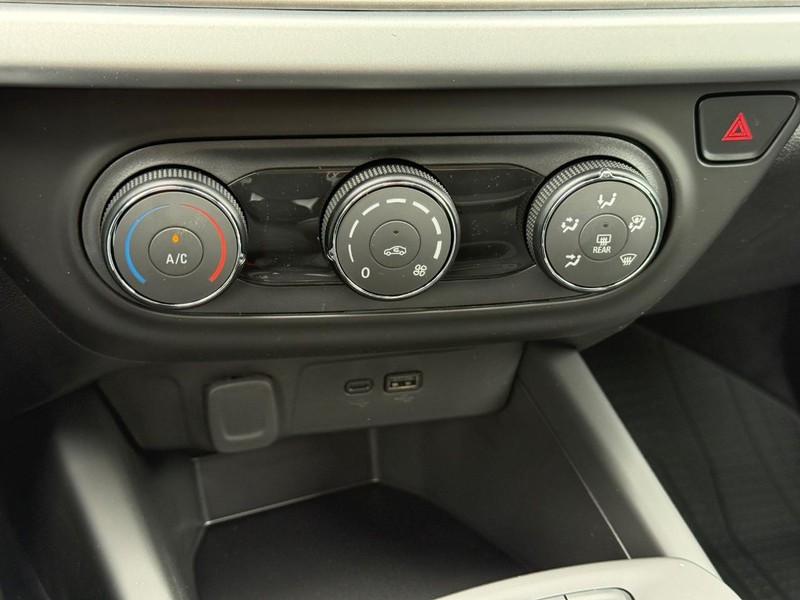 Chevrolet Trax Vehicle Full-screen Gallery Image 12
