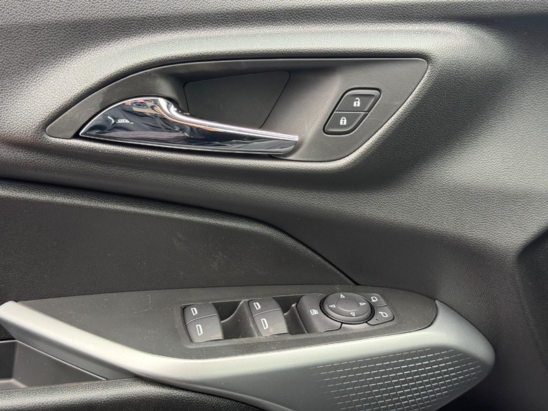 Chevrolet Trax Vehicle Full-screen Gallery Image 15