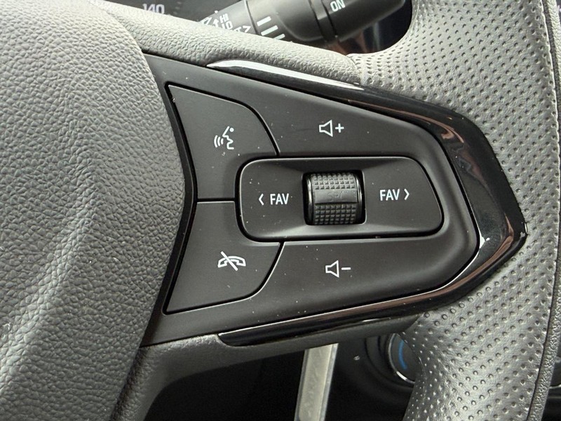 Chevrolet Trax Vehicle Full-screen Gallery Image 9