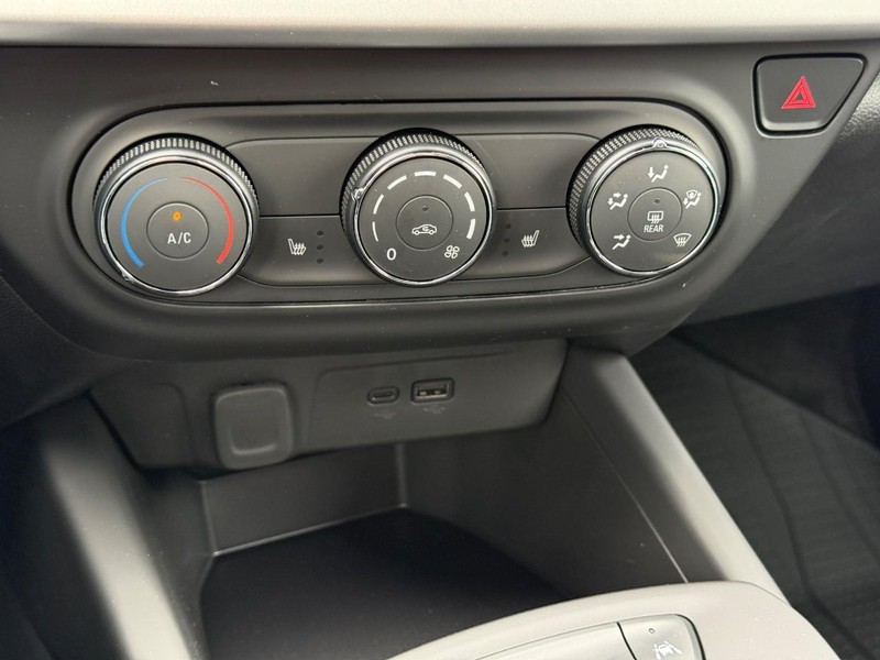 Chevrolet Trax Vehicle Full-screen Gallery Image 12