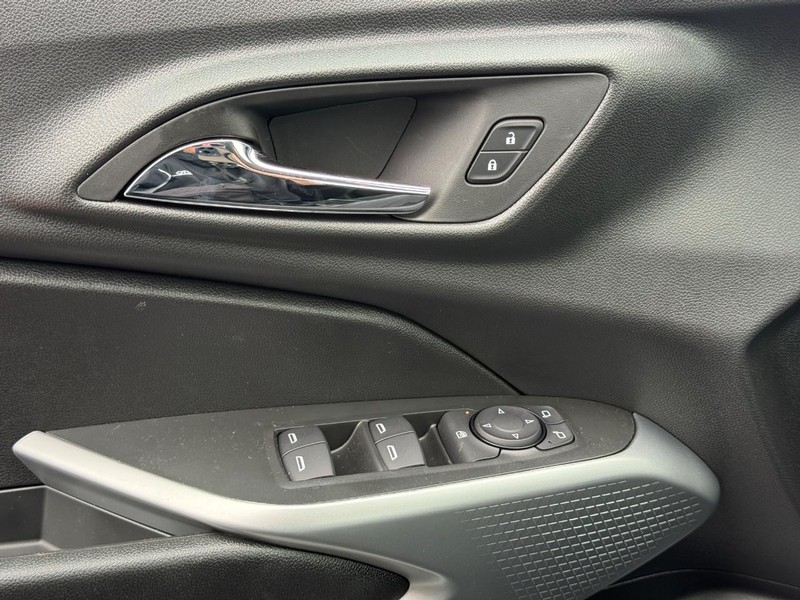 Chevrolet Trax Vehicle Full-screen Gallery Image 15