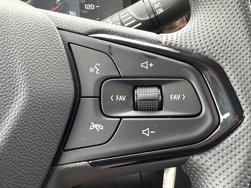Chevrolet Trax Vehicle Full-screen Gallery Image 9