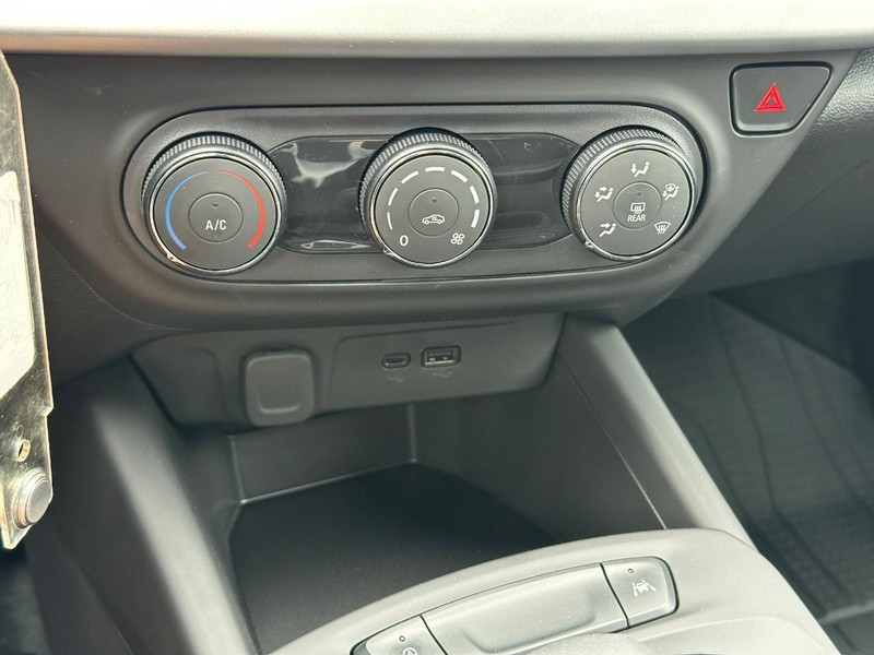Chevrolet Trax Vehicle Full-screen Gallery Image 12