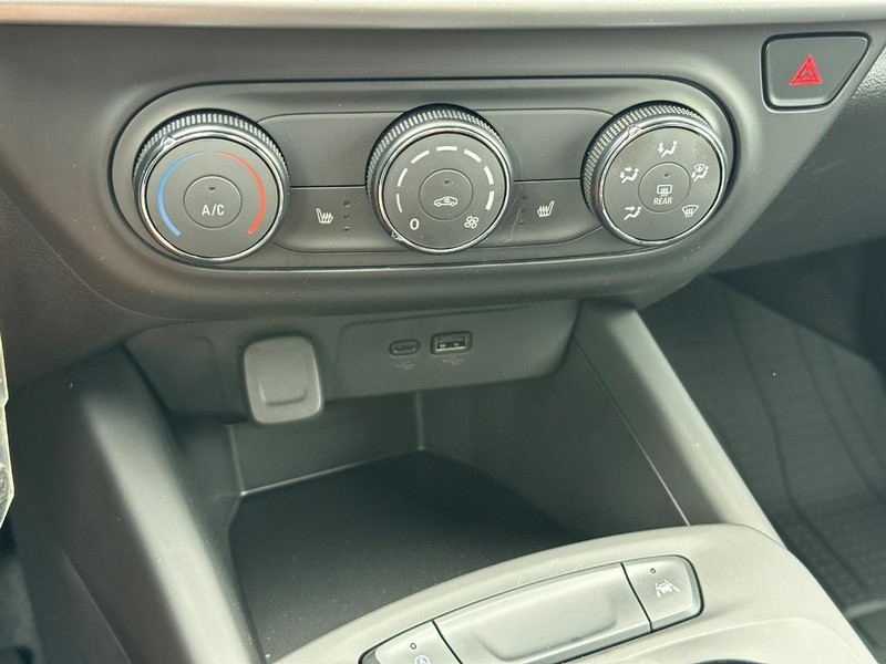 Chevrolet Trax Vehicle Full-screen Gallery Image 12