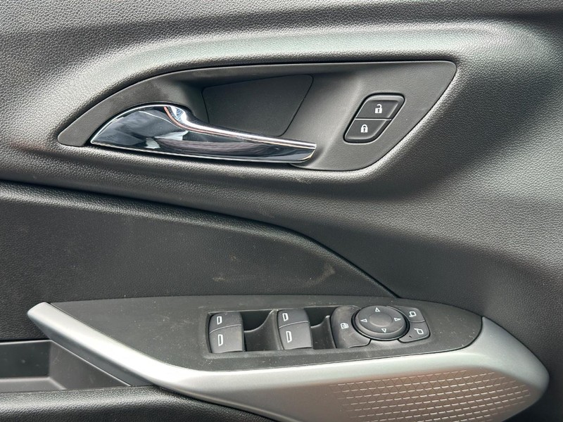 Chevrolet Trax Vehicle Full-screen Gallery Image 15