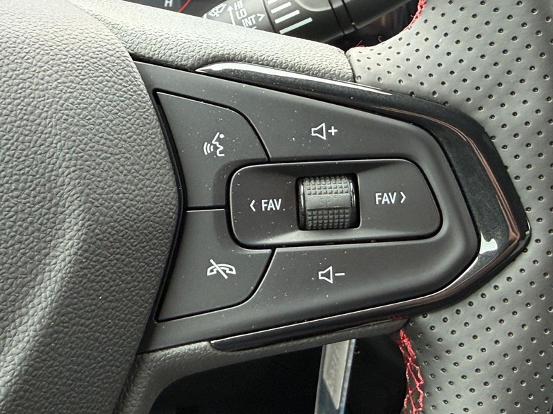 Chevrolet Trax Vehicle Full-screen Gallery Image 9