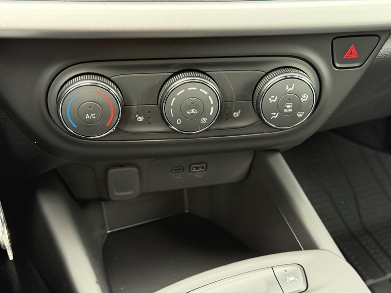 Chevrolet Trax Vehicle Full-screen Gallery Image 12