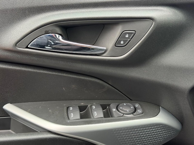 Chevrolet Trax Vehicle Full-screen Gallery Image 15
